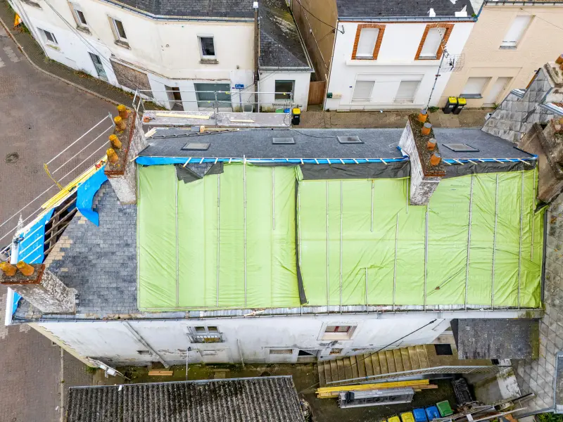 Bâchage d'une toiture pour la mise hors d'eau à Pornic