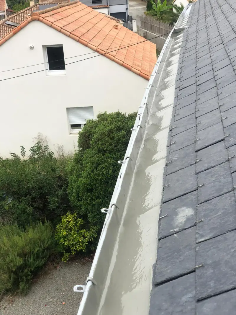 Zinguerie posée par Matel Couverture, faîtage et gouttière