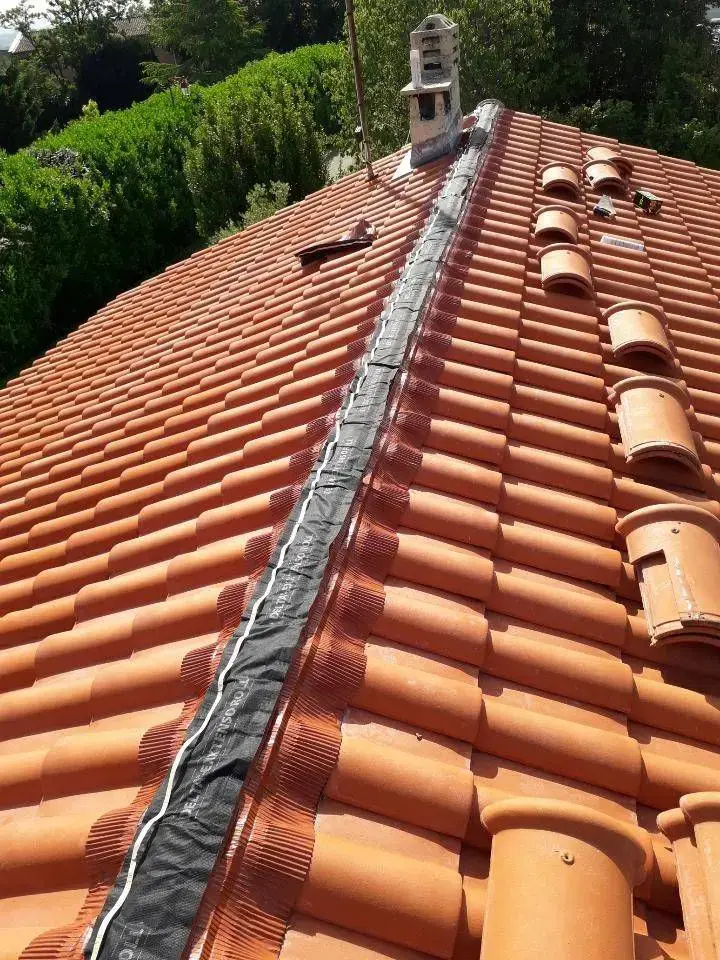 Zinguerie posée par Matel Couverture, faîtage et gouttière